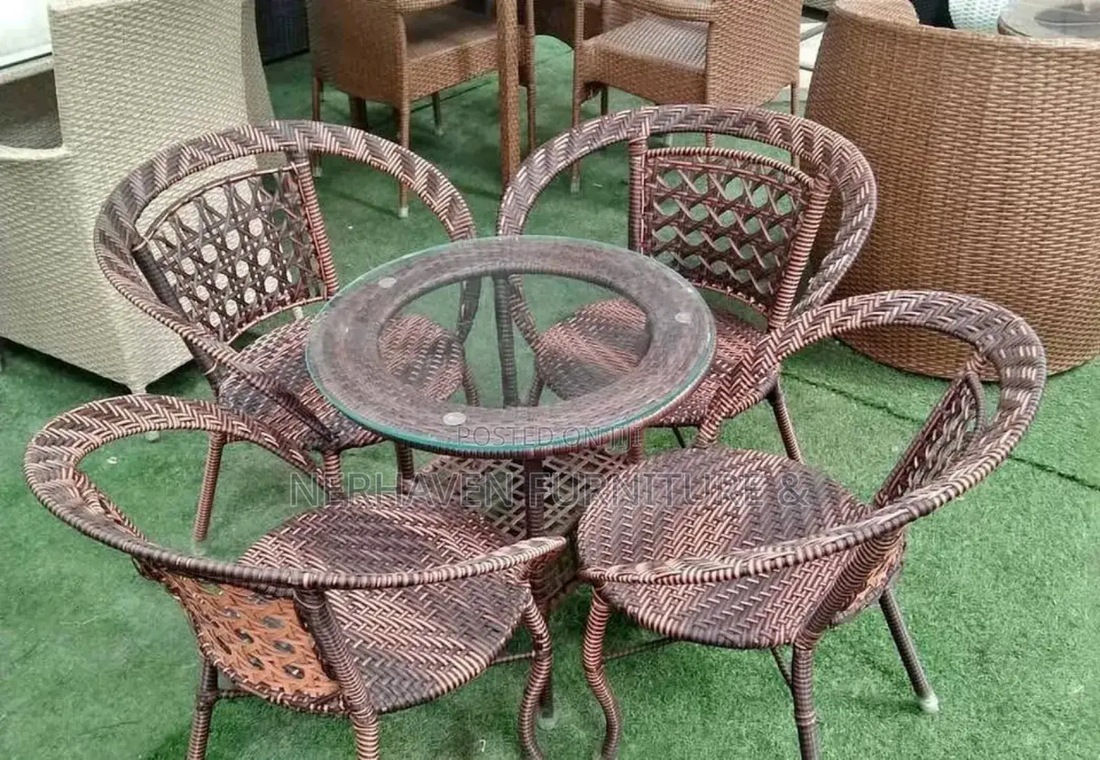 Strong & Stylish Outdoor Dining Set – All-weather Design