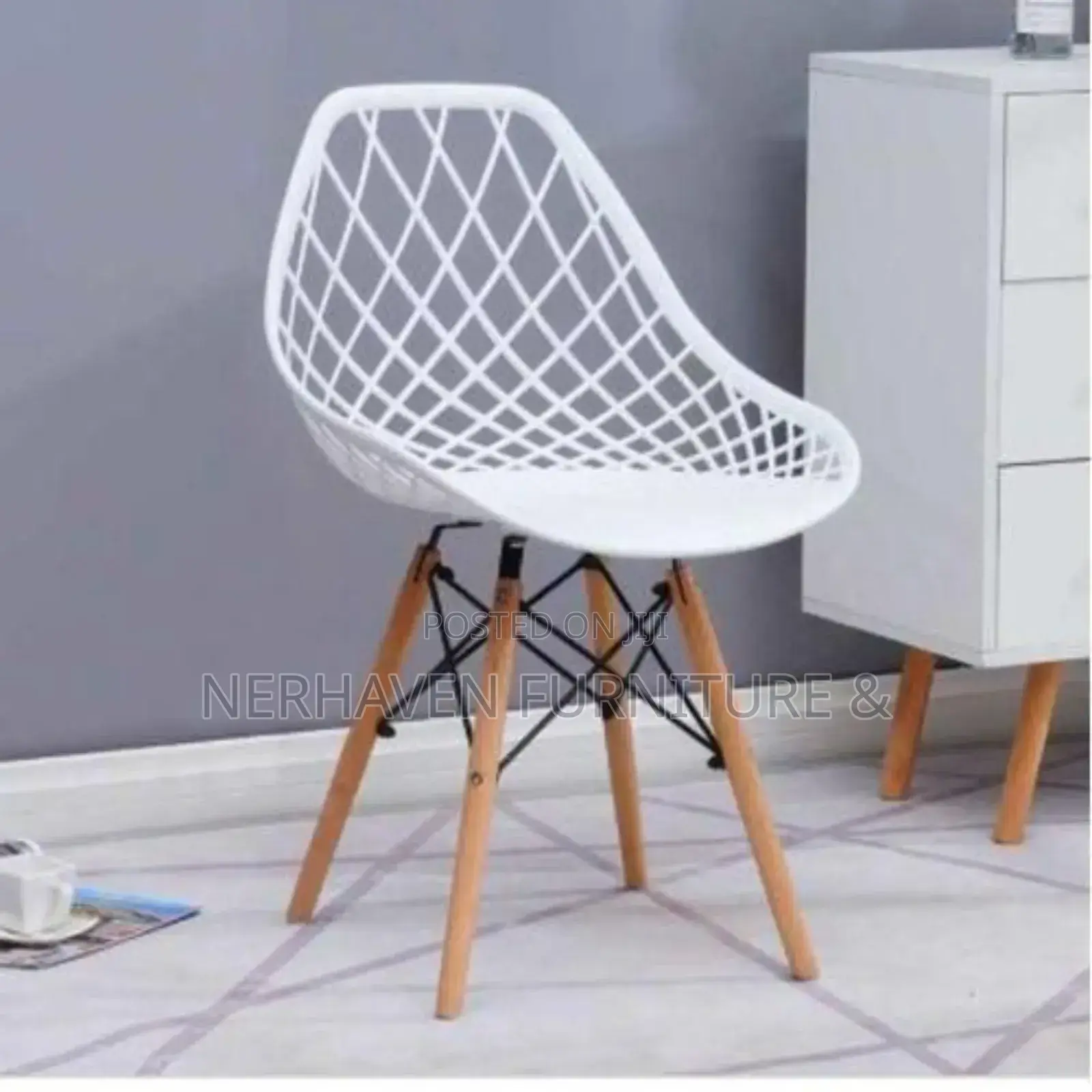 Modern Eames Dining Chair – Perfect For Home & Office