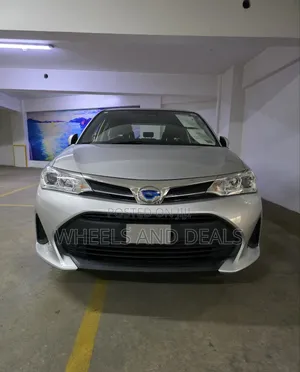 Toyota Axio 1.5 Hybrid 2WD 2018 Silver