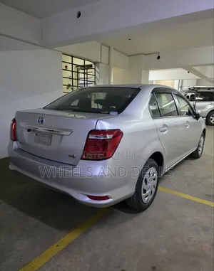Toyota Axio 1.5 Hybrid 2WD 2018 Silver