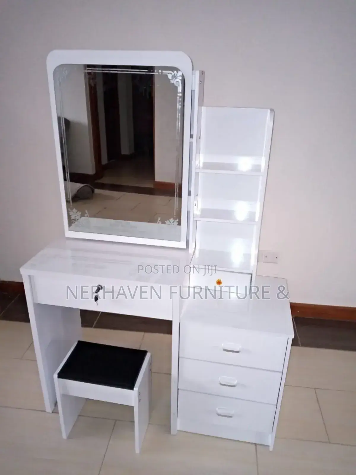 Makeup Vanity Table – Sleek, Durable & Affordable