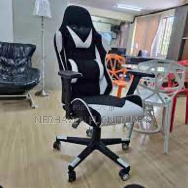 Pro Gamer Chair With Adjustable Features