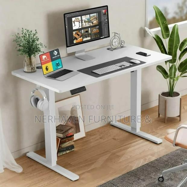 Adjustable Standing Desk – Motorized Height Control - main view