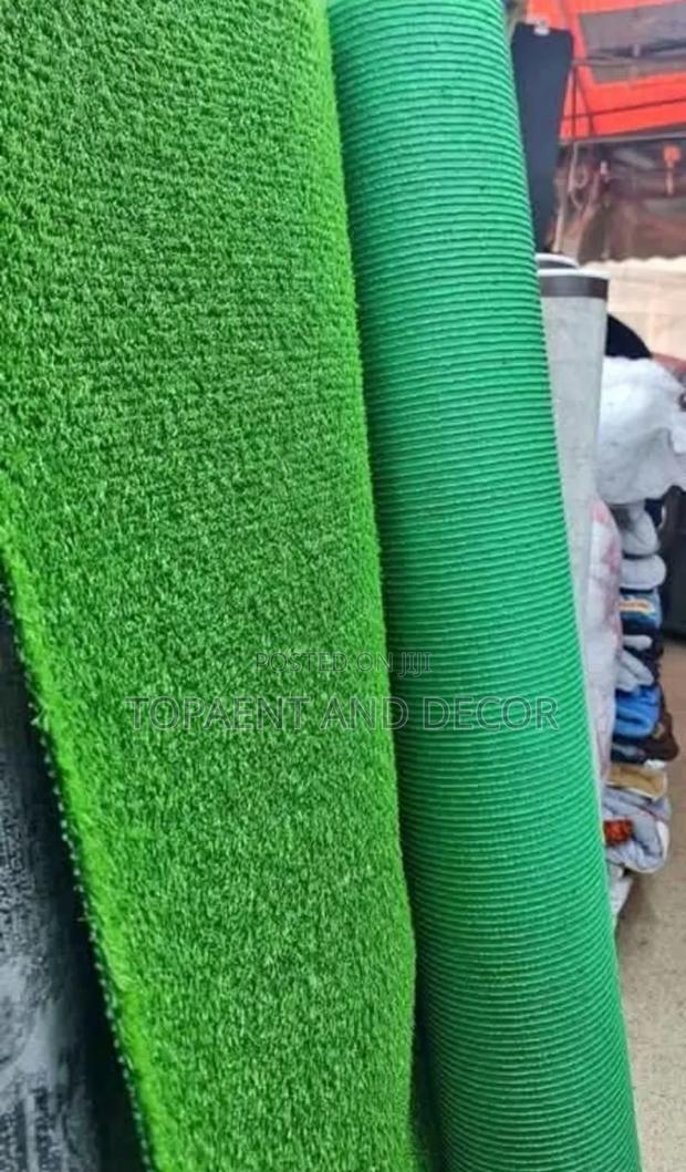 Soft Green Roll of Artificial Grass Carpet