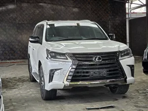 Lexus LX 570 AWD 2019 White