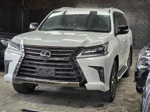 Lexus LX 570 AWD 2019 White