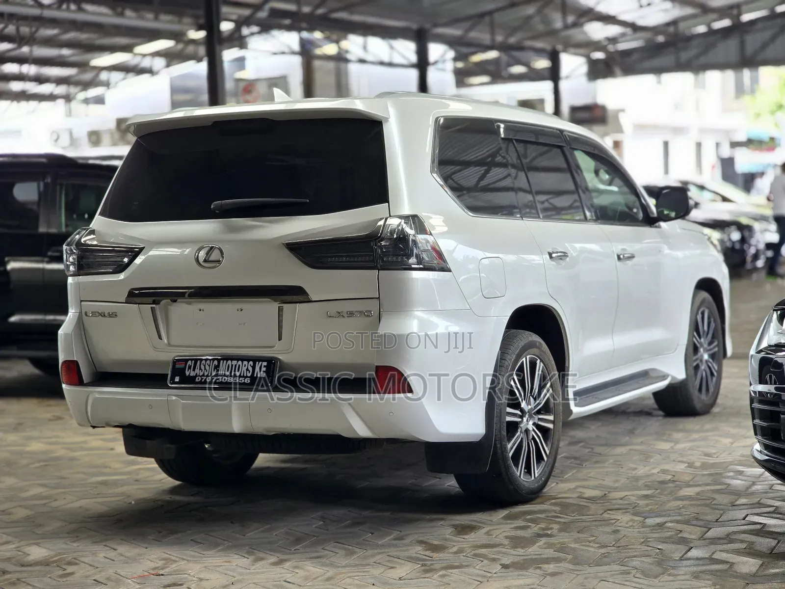 Lexus LX 570 AWD 2019 White