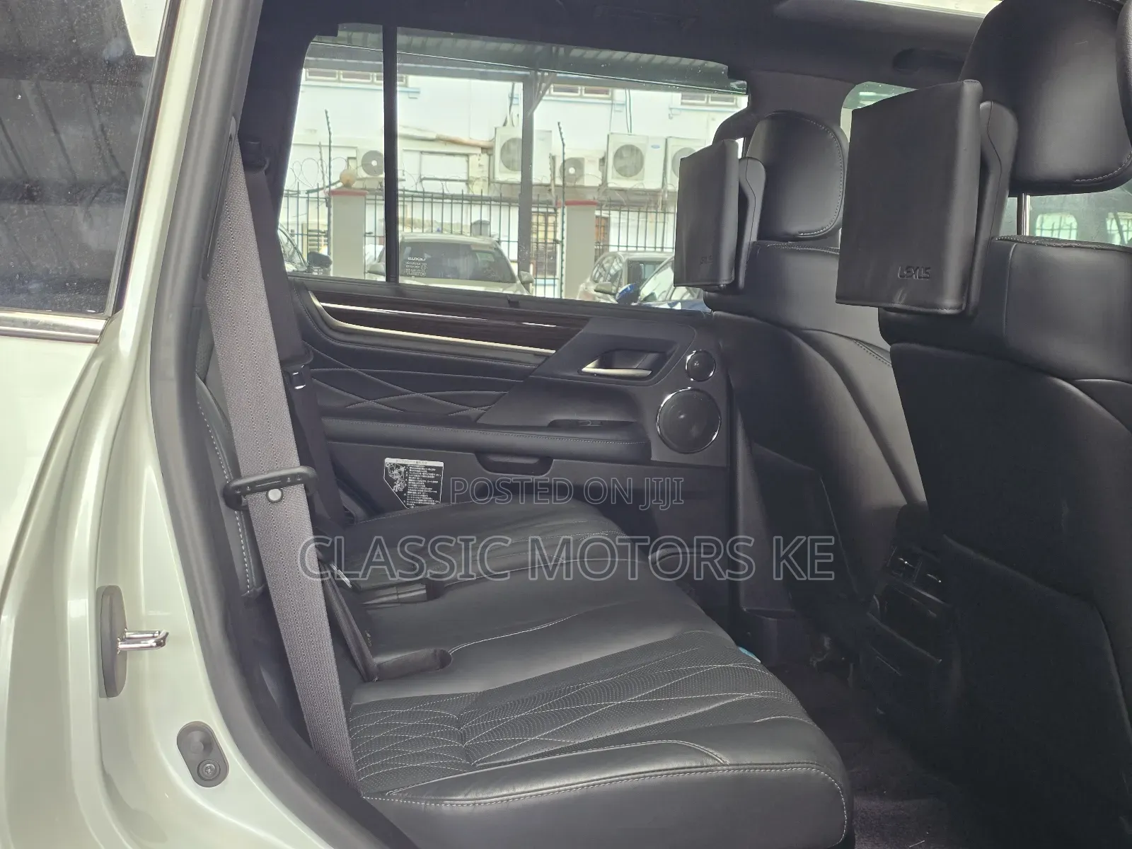 Lexus LX 570 AWD 2019 White