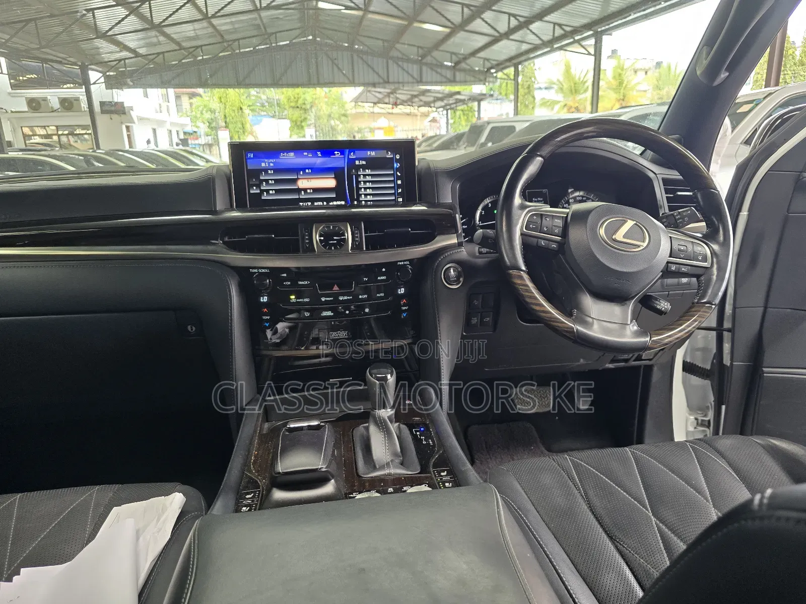 Lexus LX 570 AWD 2019 White