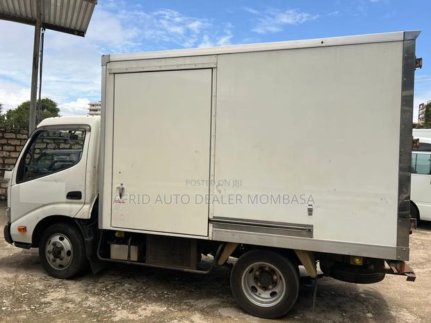 Toyota Dyna Freezer Body - thumbnail 3