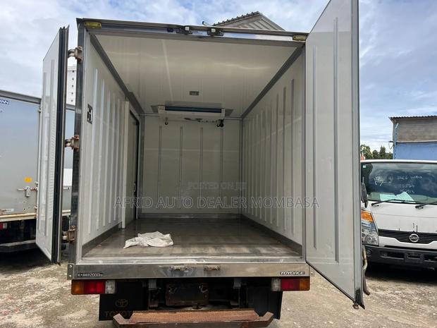 Toyota Dyna Freezer Body - thumbnail 8
