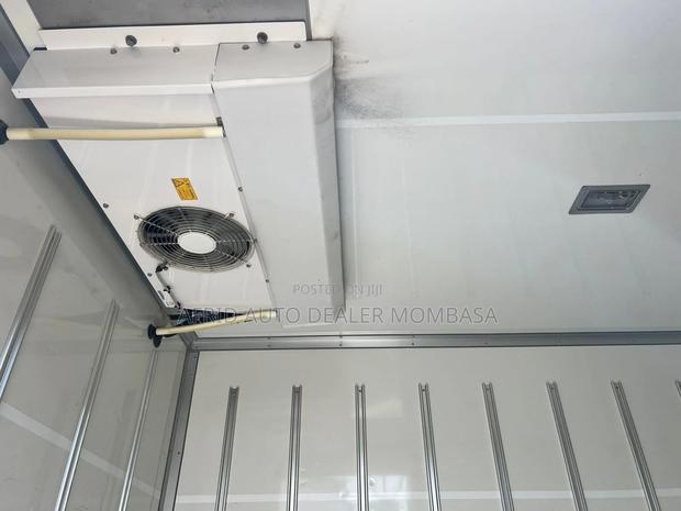 Toyota Dyna Freezer Body - thumbnail 10