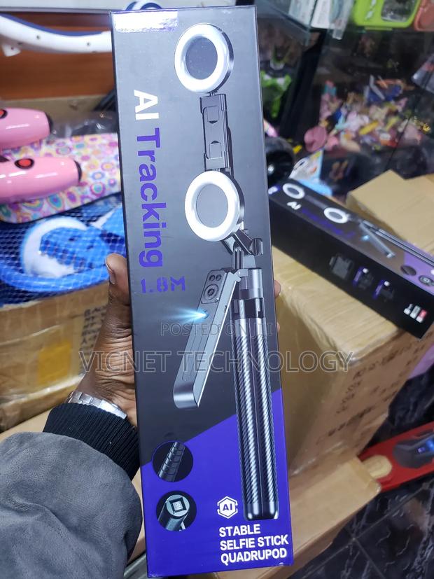 1.8m Ai Face Tracking Selfie Tripod Stand With Lights