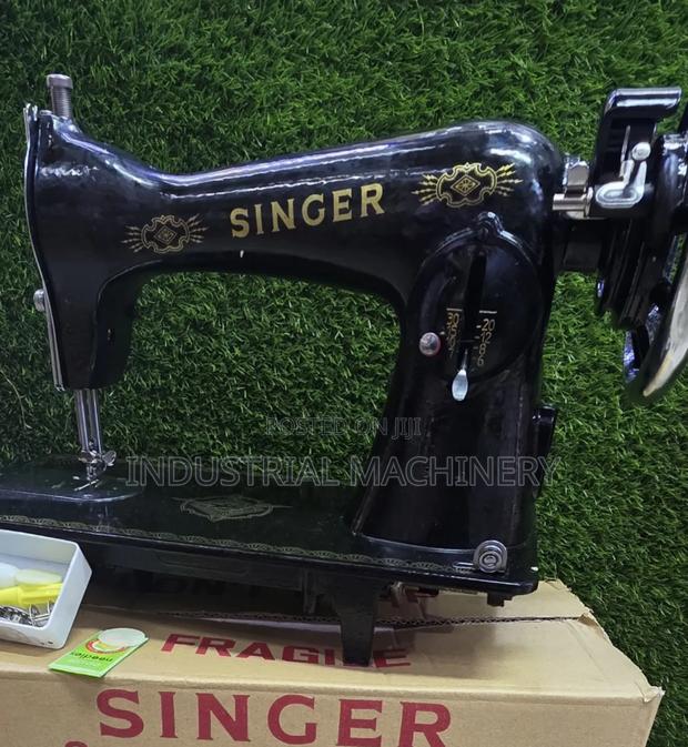 Singer Sewing Machine - main view