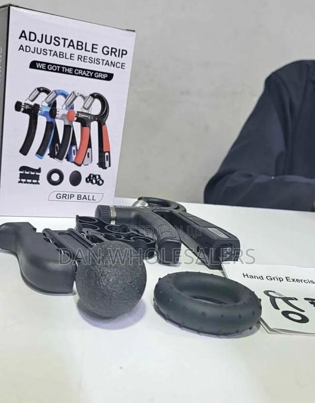 Adjustable Hand Grip Set(With Digital Counter)*
*With;*
*Stress Ball - thumbnail 2