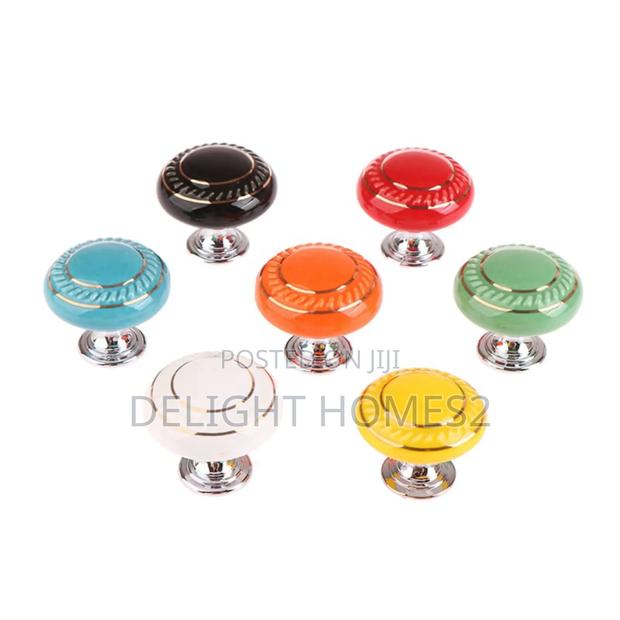Round Shape Colourful Toilet Press_bh