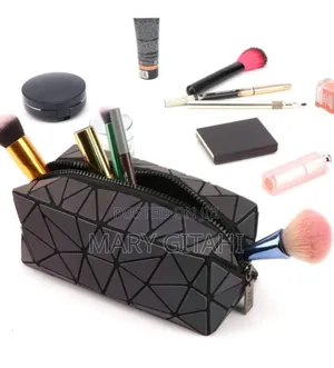 * Diamond Makeup Pouch