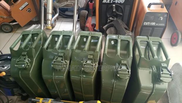 Portable Metallic Fuel Jerrycan - thumbnail 2