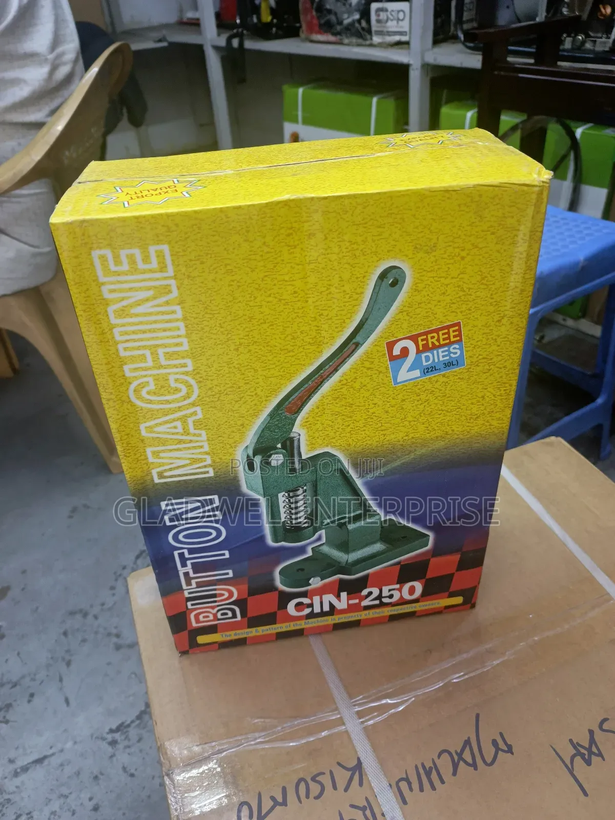 Affordable Button Machine With 2 Dies