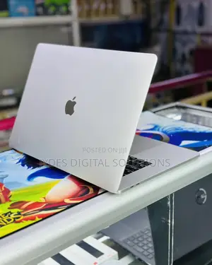 Laptop Apple MacBook Pro 2017 16GB Intel Core I7 SSD 512GB