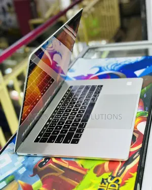 Laptop Apple MacBook Pro 2017 16GB Intel Core I7 SSD 512GB