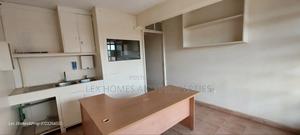 Office To Let Next To Road - thumbnail 2