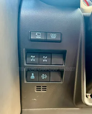 Toyota Land Cruiser LC300 2023 White