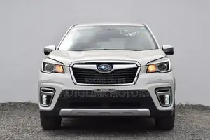 Subaru Forester Premium AWD 2019 White