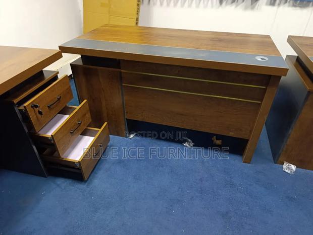 Modern Executive Desk - main view