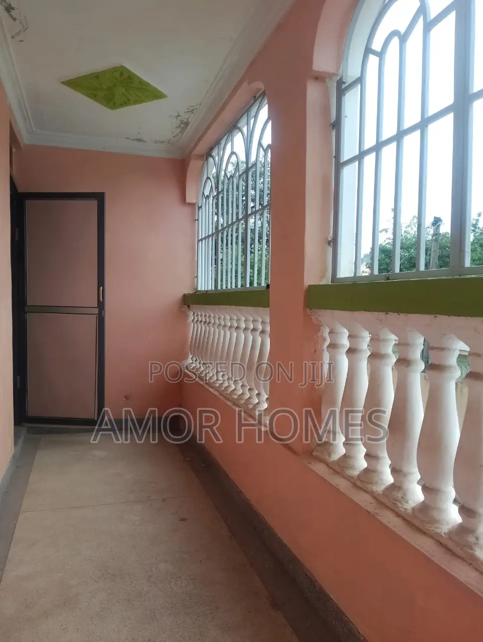 8bdrm Apartment in Vescon-1 for rent