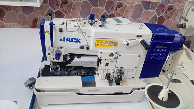 Button Hole Machine - main view