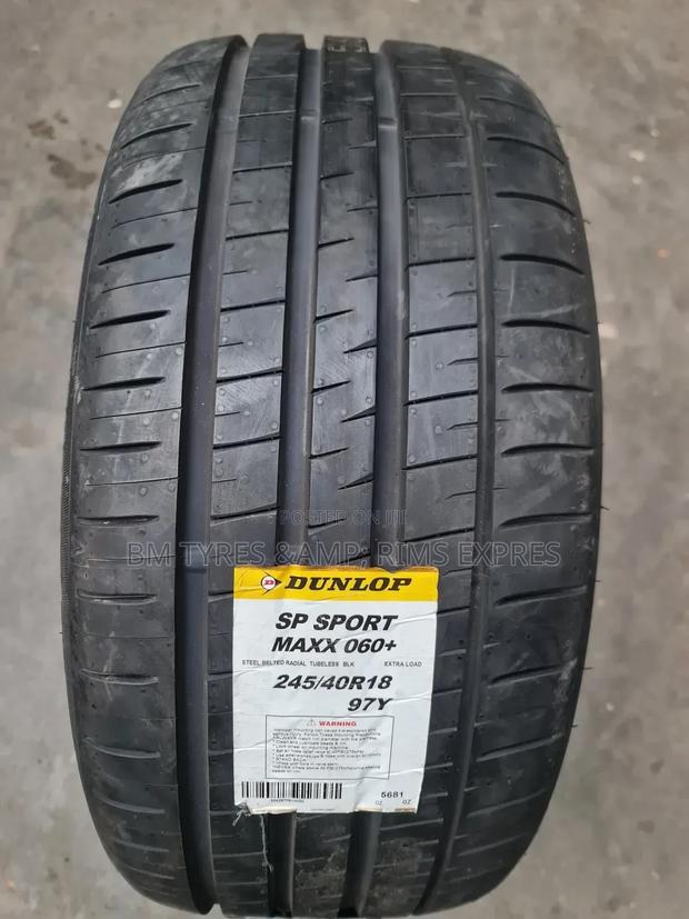 245 /40 R18 Dunlop - main view