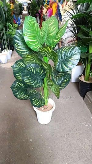 Decor Plant 1.2m Long With Plastic Vase