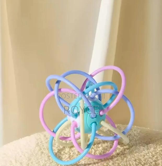 Manhattan Teether Ball - thumbnail 3