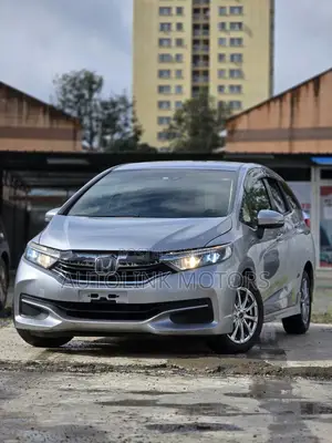 Honda Fit Shuttle 1.5 Hybrid 2WD 2019 Silver
