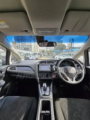 Honda Fit Shuttle 1.5 Hybrid 2WD 2019 Silver