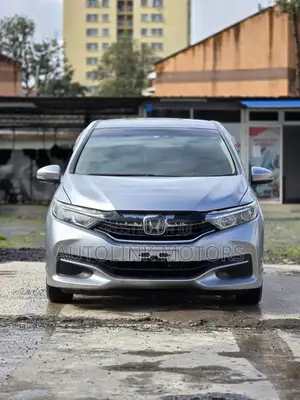 Honda Fit Shuttle 1.5 Hybrid 2WD 2019 Silver