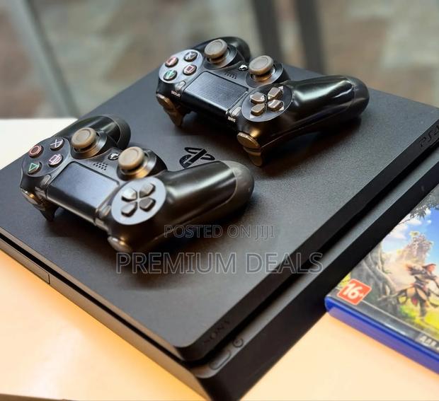 Ordeal Ps4 Slim Two Original Controllers Plus Games.