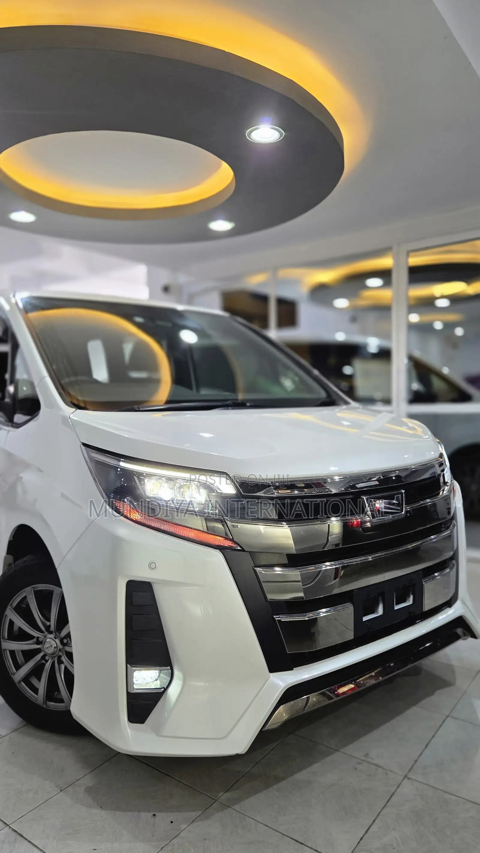 Toyota Noah 2.0 AWD (7 Seater) 2019 White