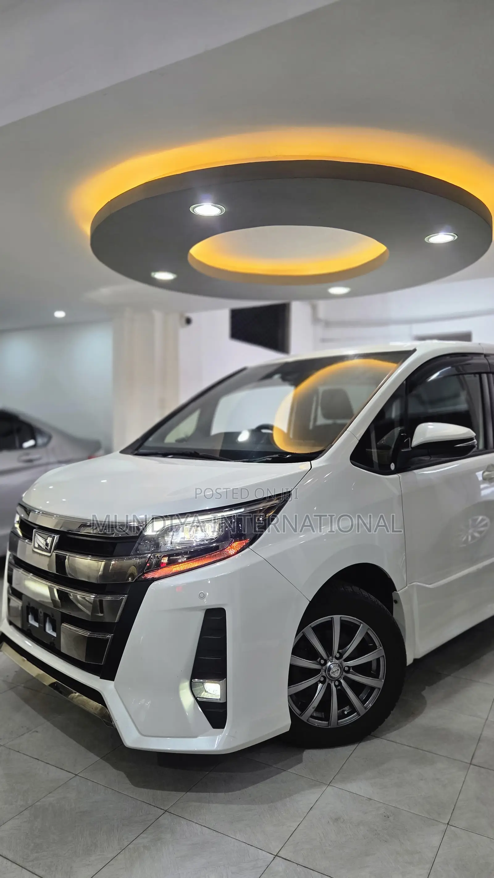 Toyota Noah 2.0 AWD (7 Seater) 2019 White