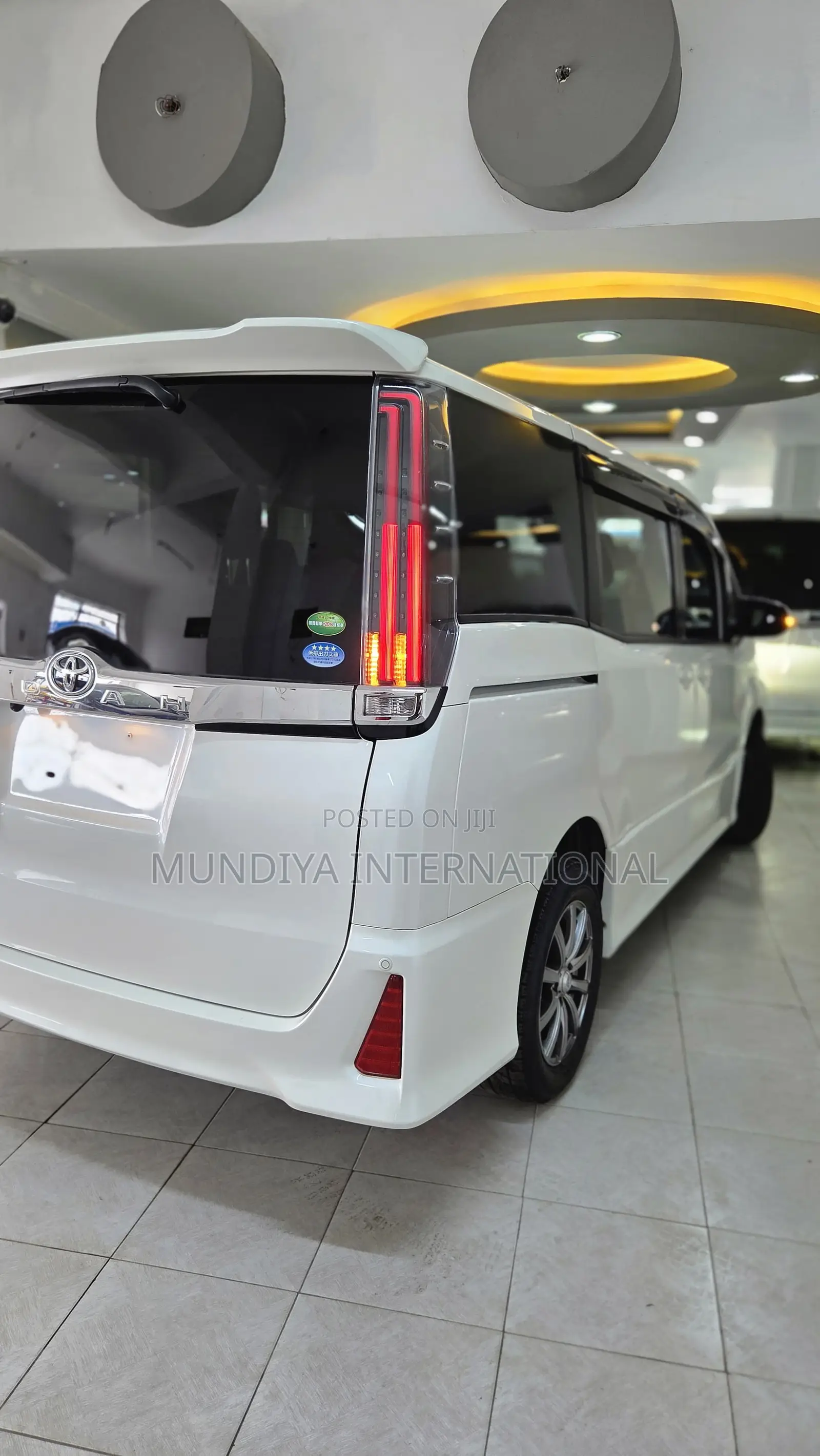 Toyota Noah 2.0 AWD (7 Seater) 2019 White