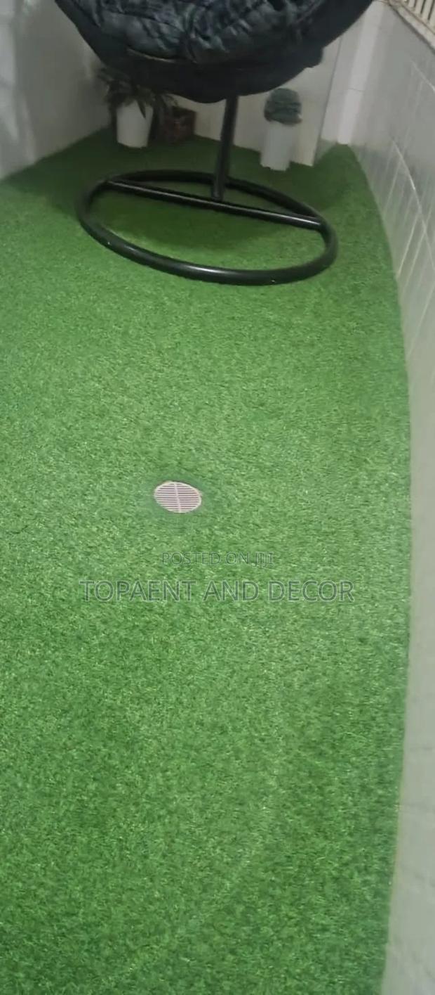 Artificial Green Rug Perfect for Events and Halls