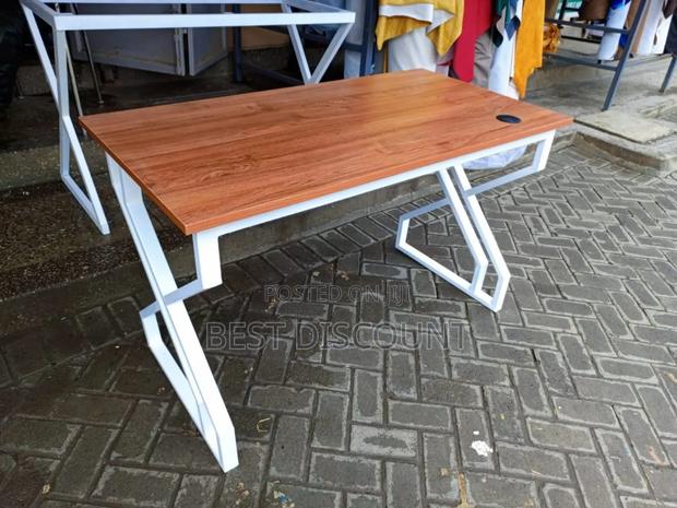 Modern Office Desk - main view