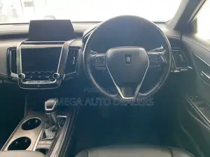 Toyota Crown 2018 White