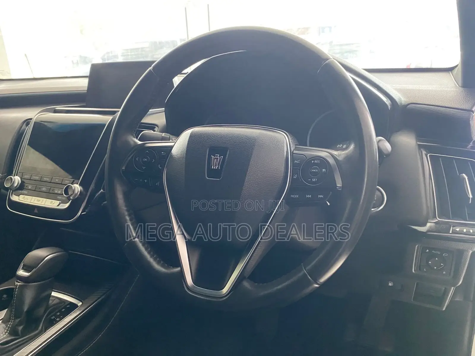 Toyota Crown 2018 White