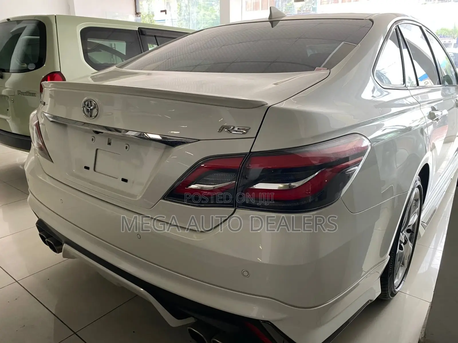 Toyota Crown 2018 White