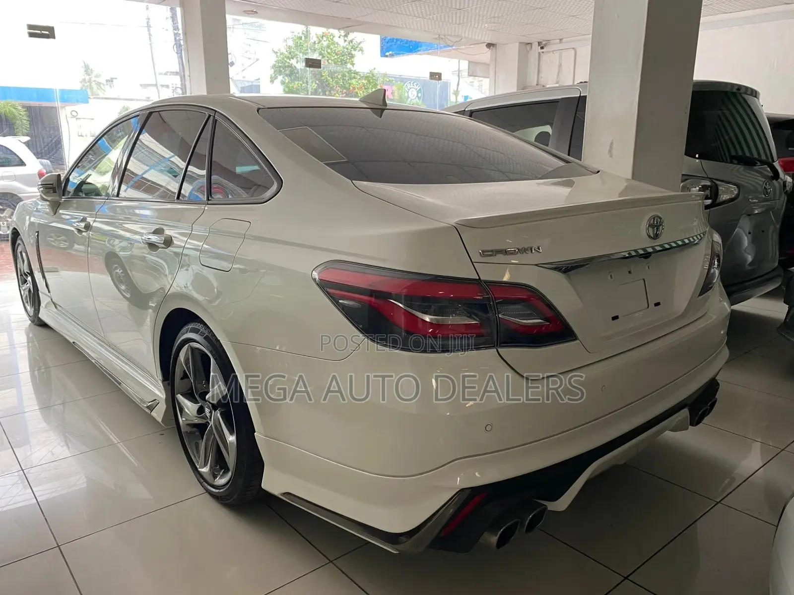 Toyota Crown 2018 White