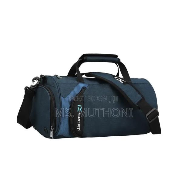 High Quality Large Gym / Duffle Bag With a Shoe Compartment - thumbnail 4