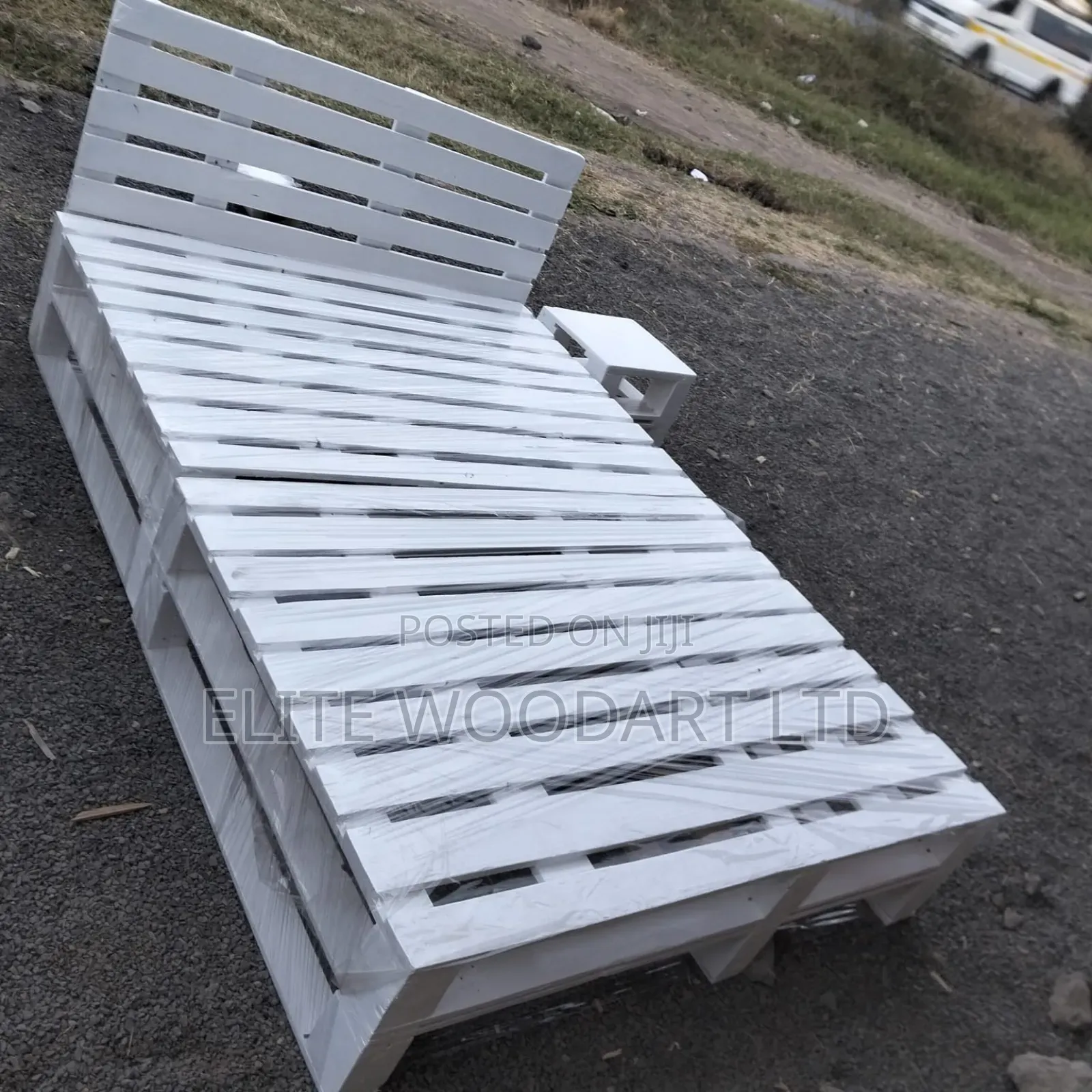 Sky White Pallette Bed