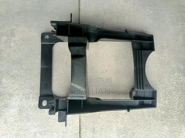 Vezel 2018 Grille Support - main view